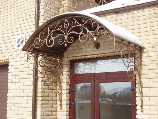 Кованый козырек с витражами